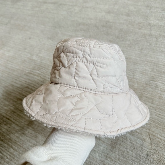 Rag & Bone Reversible Beige Sherpa and Quilted Nylon Addison Bucket Hat main image 7